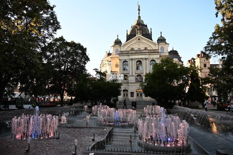 Staré Mesto-ul. Hlavná, 2 izb. tehlový pavlačový byt, 61 m2.ZARIADENÝ