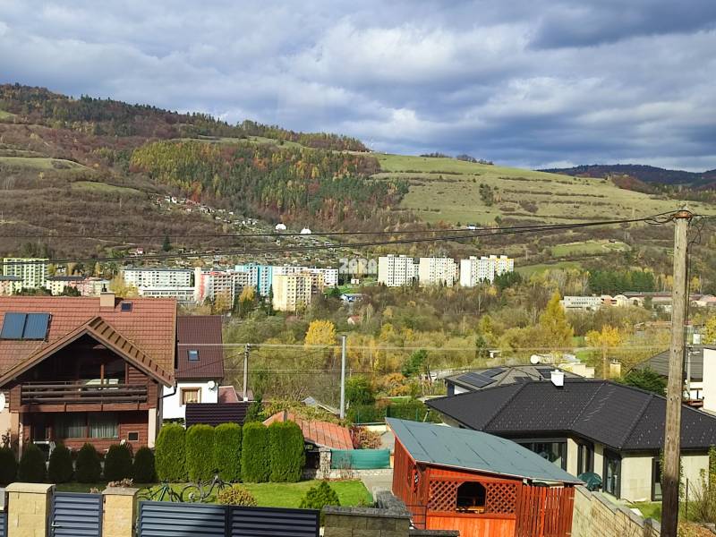 GELNICA - veľmi pekný 3 podlažný rod. dom po rekonštrukcii. 861 m2