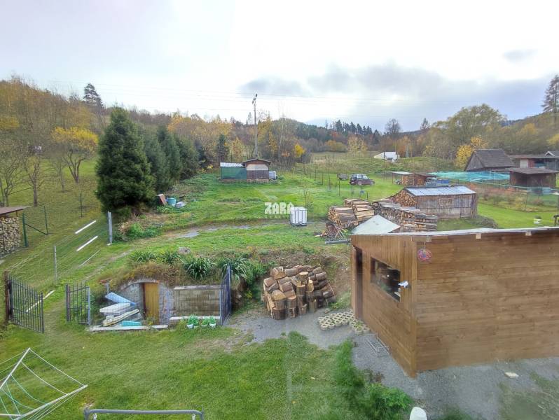 GELNICA - veľmi pekný 3 podlažný rod. dom po rekonštrukcii. 861 m2