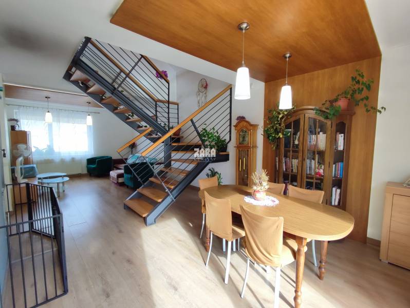 GELNICA - veľmi pekný 3 podlažný rod. dom po rekonštrukcii. 861 m2