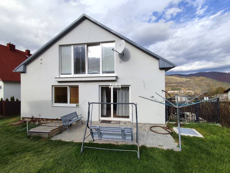 GELNICA - veľmi pekný 3 podlažný rod. dom po rekonštrukcii. 861 m2