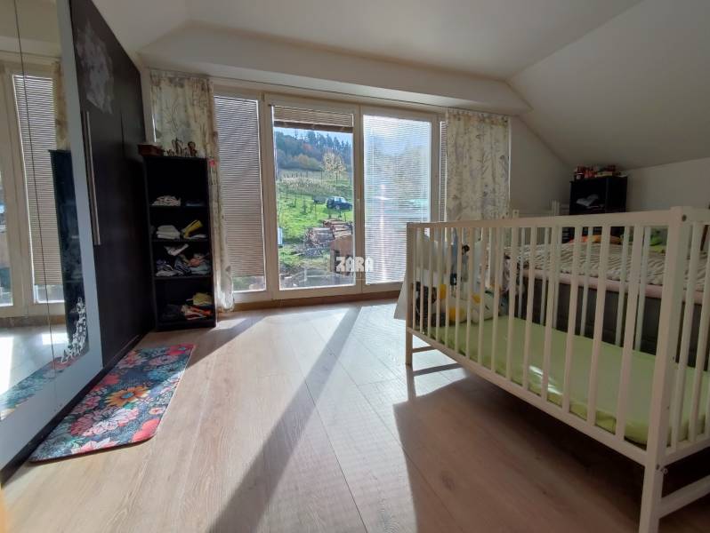 GELNICA - veľmi pekný 3 podlažný rod. dom po rekonštrukcii. 861 m2