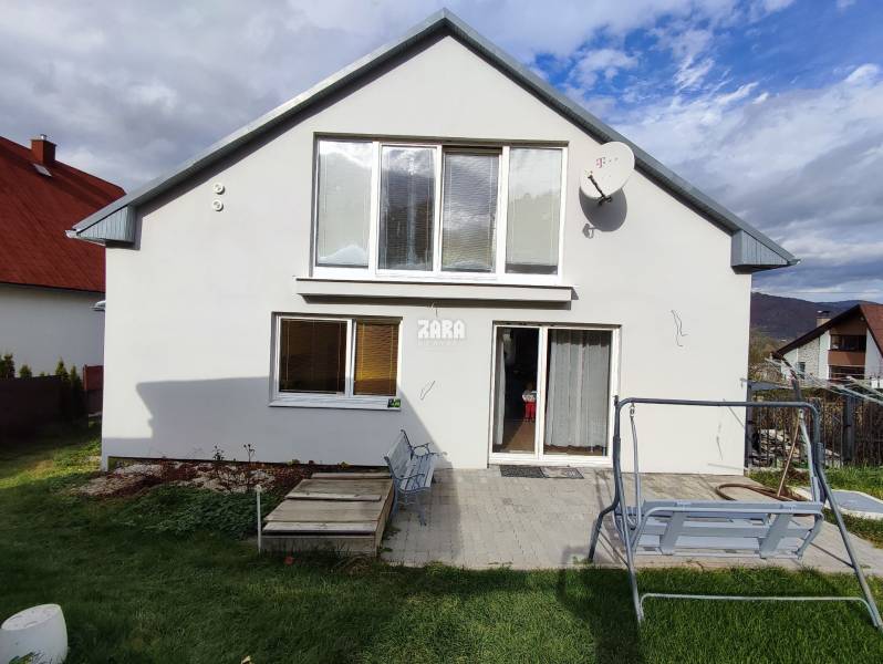 GELNICA - veľmi pekný 3 podlažný rod. dom po rekonštrukcii. 861 m2