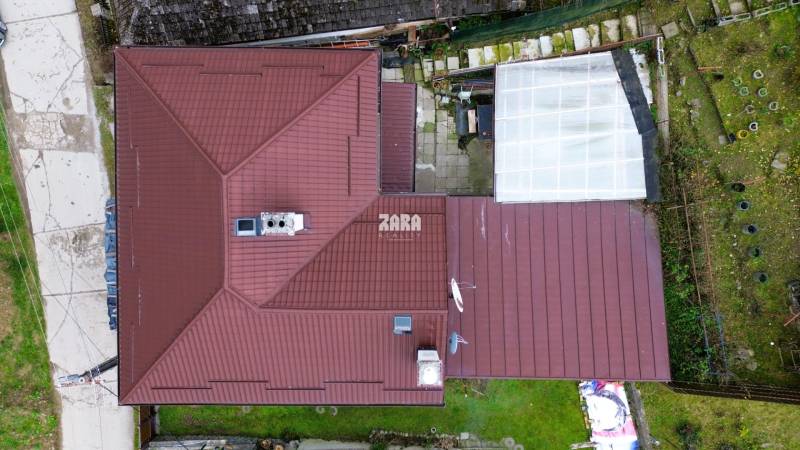 Prakovce RD strecha upravené.JPG