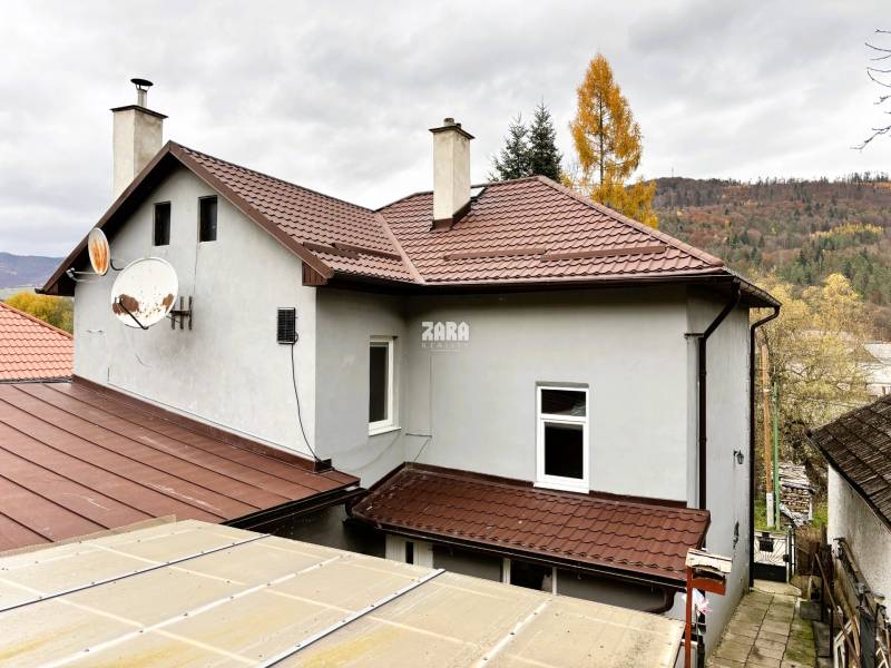 Prakovce RD pohľad zboku upravené.JPG