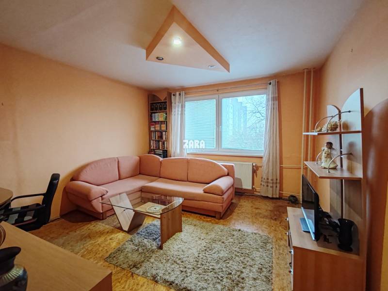 Sečovce - ul. SNP,  3. izb. byt, 48 m2 + loggia, po rekonštrukcii