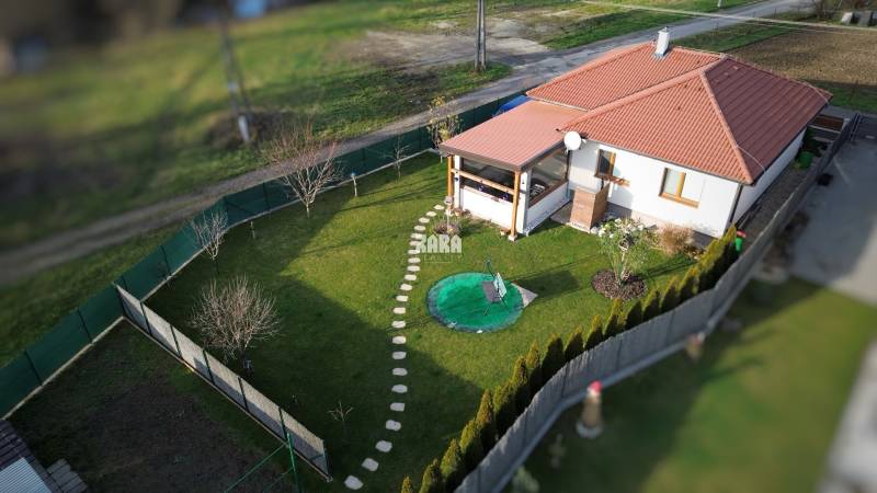 Košice okolie, Košicka Polianka. 4.izb. RD + terasa, pozemok 710 m2