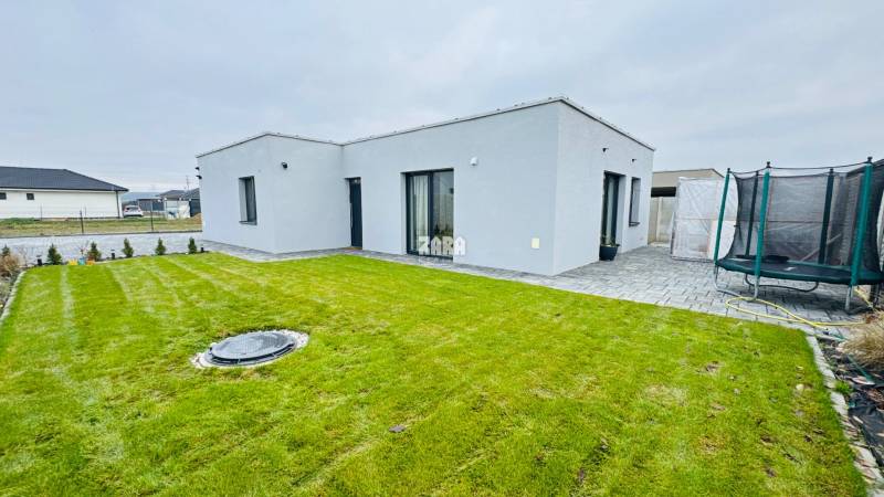 CESTICE: Atraktívna 4 i. NOVOSTAVBA- RD, moderný interiér,veľká terasa