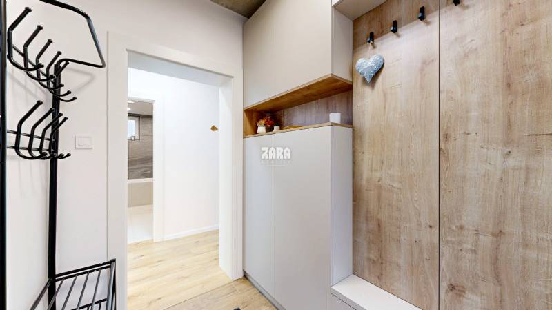 CESTICE: Atraktívna 4 i. NOVOSTAVBA- RD, moderný interiér,veľká terasa