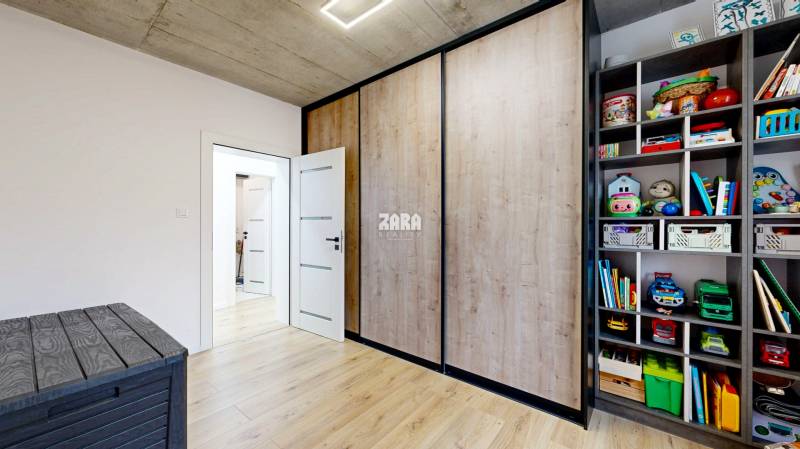 CESTICE: Atraktívna 4 i. NOVOSTAVBA- RD, moderný interiér,veľká terasa