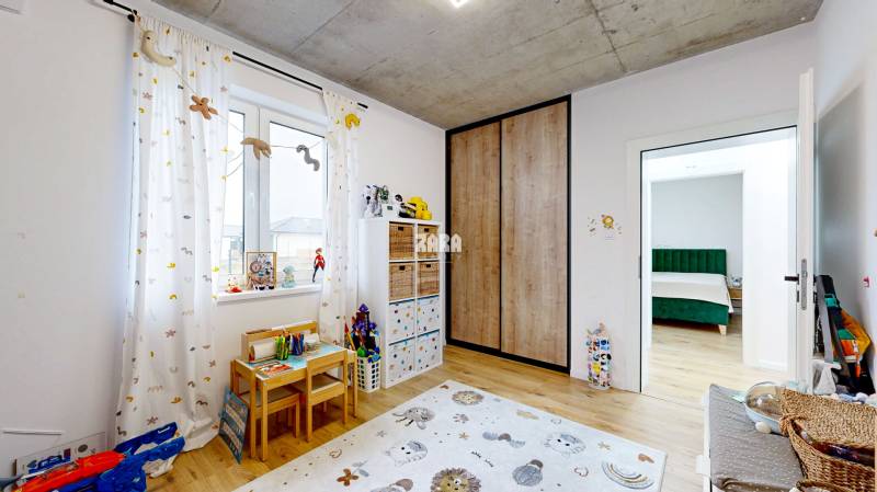 CESTICE: Atraktívna 4 i. NOVOSTAVBA- RD, moderný interiér,veľká terasa