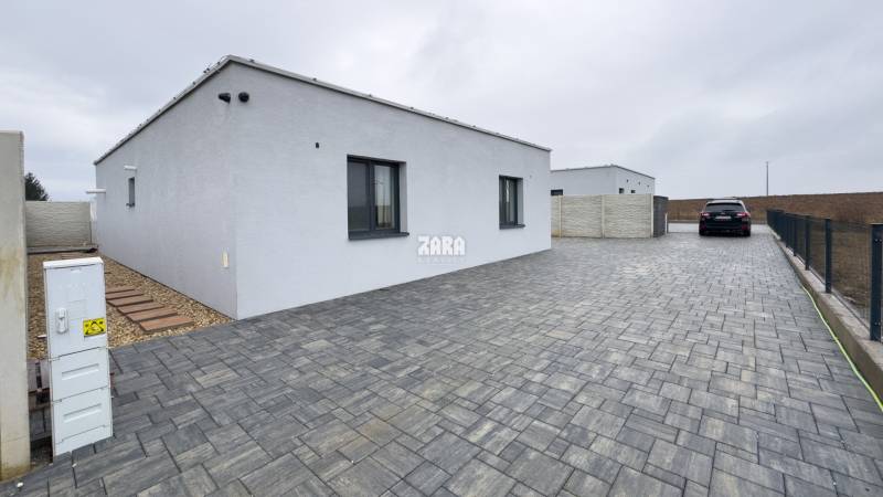 CESTICE: Atraktívna 4 i. NOVOSTAVBA- RD, moderný interiér,veľká terasa