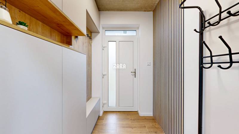 CESTICE: Atraktívna 4 i. NOVOSTAVBA- RD, moderný interiér,veľká terasa