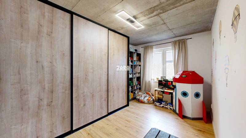 CESTICE: Atraktívna 4 i. NOVOSTAVBA- RD, moderný interiér,veľká terasa