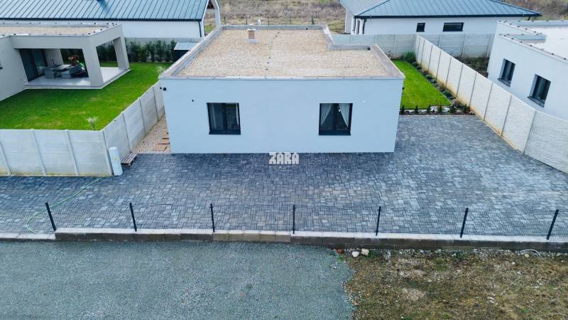 CESTICE: Atraktívna 4 i. NOVOSTAVBA- RD, moderný interiér,veľká terasa