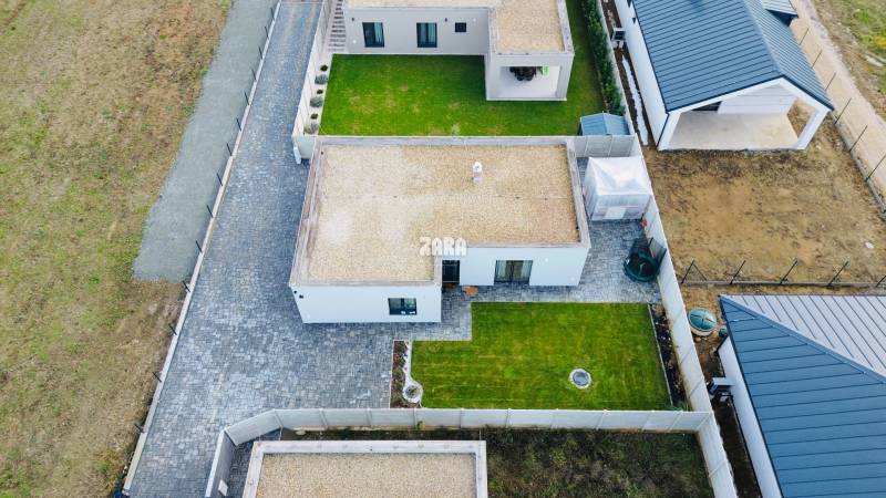 CESTICE: Atraktívna 4 i. NOVOSTAVBA- RD, moderný interiér,veľká terasa