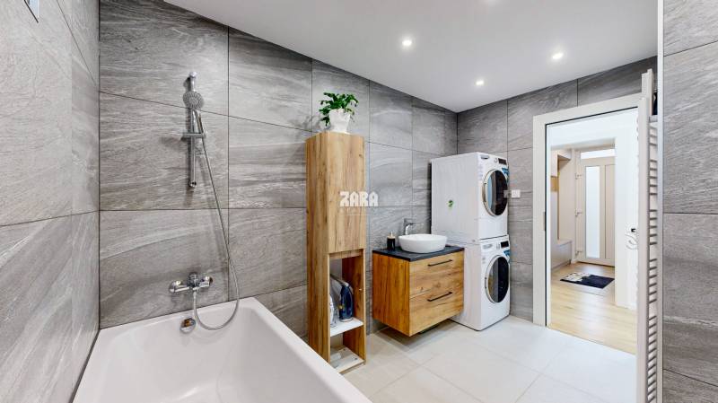 CESTICE: Atraktívna 4 i. NOVOSTAVBA- RD, moderný interiér,veľká terasa