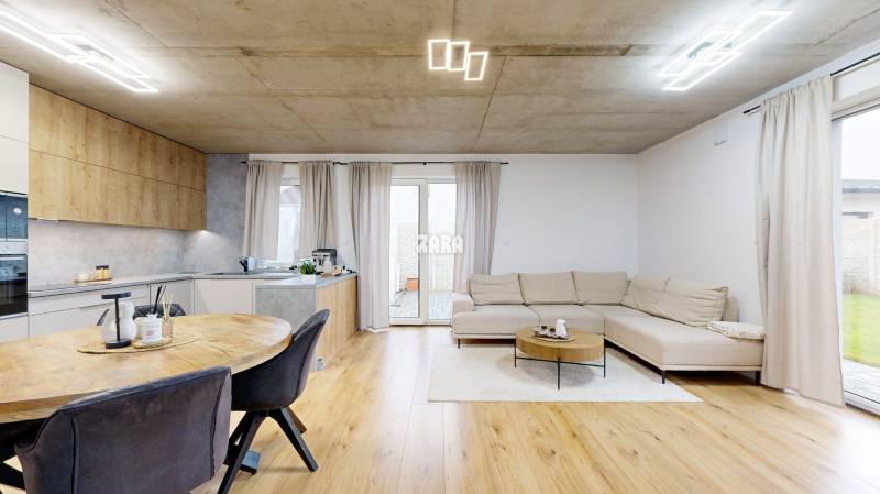 CESTICE: Atraktívna 4 i. NOVOSTAVBA- RD, moderný interiér,veľká terasa