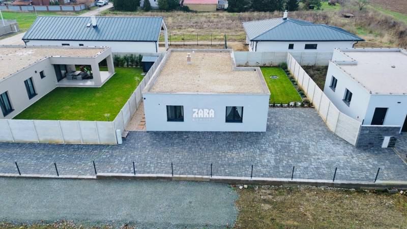 CESTICE: Atraktívna 4 i. NOVOSTAVBA- RD, moderný interiér,veľká terasa