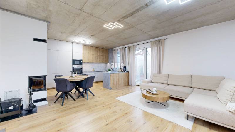 CESTICE: Atraktívna 4 i. NOVOSTAVBA- RD, moderný interiér,veľká terasa