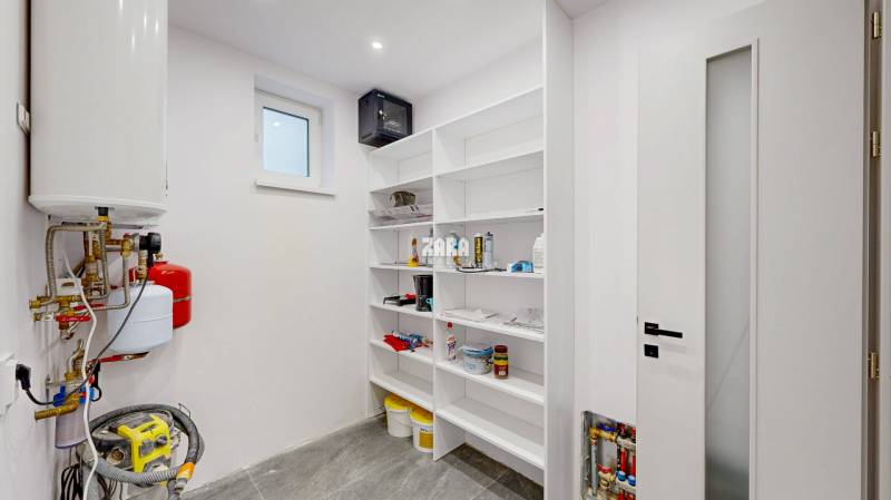 NOVÁČANY: 4 izb. NOVOSTAVBA. Moderná architektúra. 956 m2. 