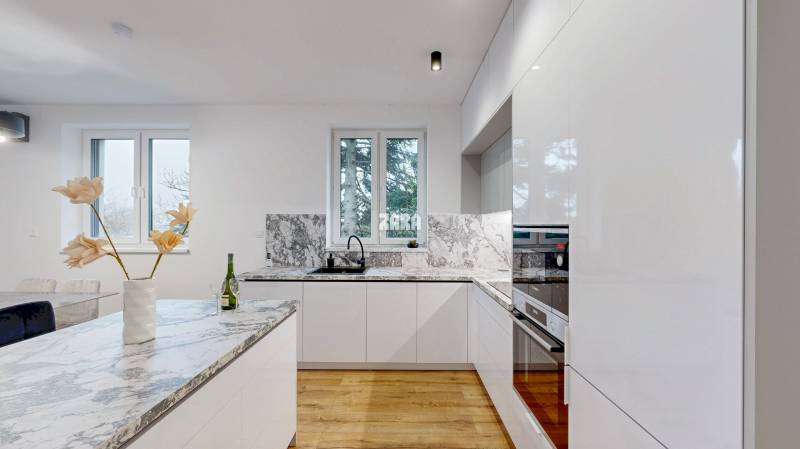 NOVÁČANY: 4 izb. NOVOSTAVBA. Moderná architektúra. 956 m2. 