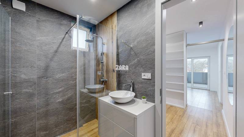 NOVÁČANY: 4 izb. NOVOSTAVBA. Moderná architektúra. 956 m2. 