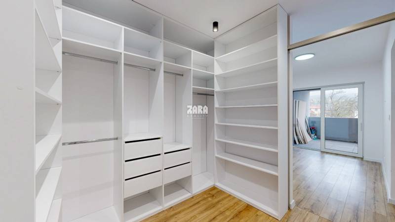 NOVÁČANY: 4 izb. NOVOSTAVBA. Moderná architektúra. 956 m2. 