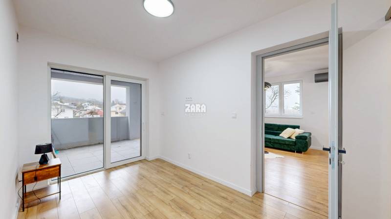 NOVÁČANY: 4 izb. NOVOSTAVBA. Moderná architektúra. 956 m2. 