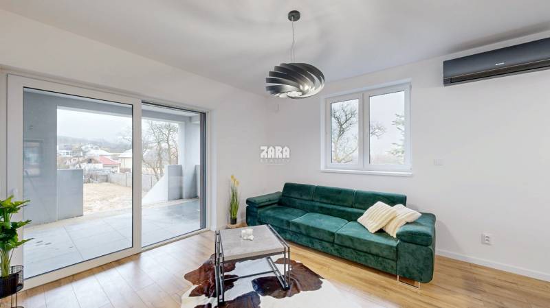 NOVÁČANY: 4 izb. NOVOSTAVBA. Moderná architektúra. 956 m2. 