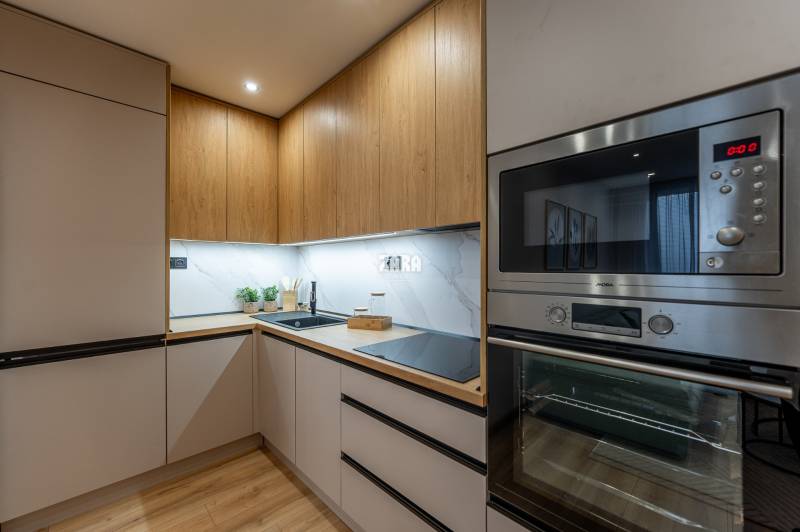 Tokajícka: Krásny 2 izb.  byt 42 m2 + loggia. Zariadený,rekonštruovaný