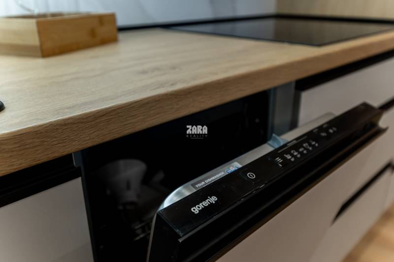 Tokajícka: Krásny 2 izb.  byt 42 m2 + loggia. Zariadený,rekonštruovaný