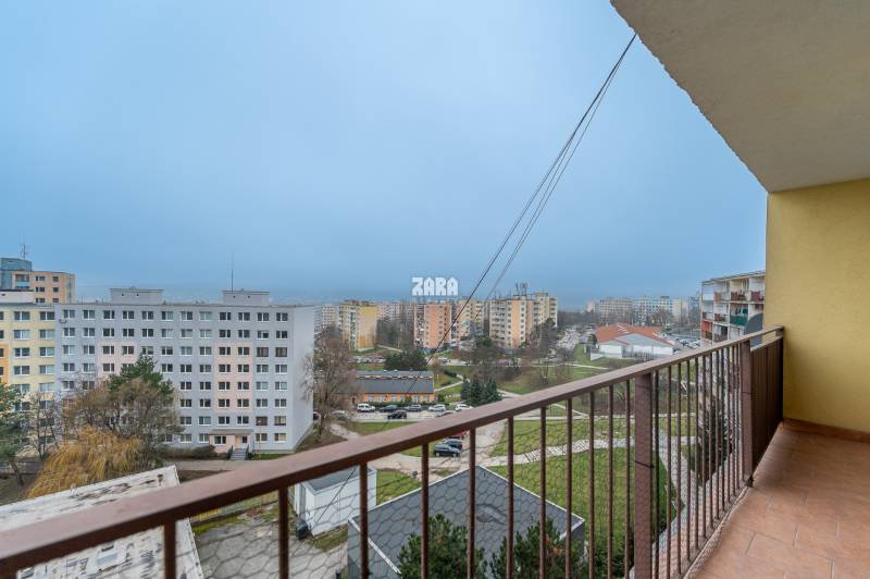 Tokajícka: Krásny 2 izb.  byt 42 m2 + loggia. Zariadený,rekonštruovaný