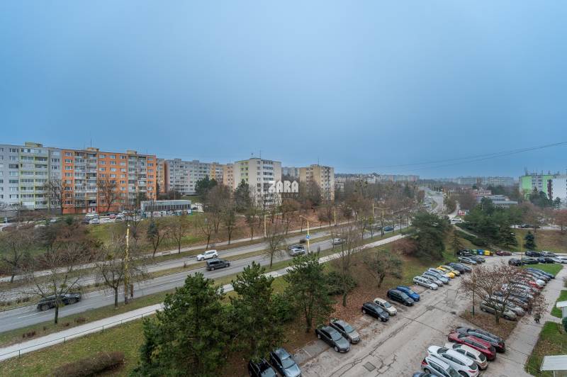 Tokajícka: Krásny 2 izb.  byt 42 m2 + loggia. Zariadený,rekonštruovaný