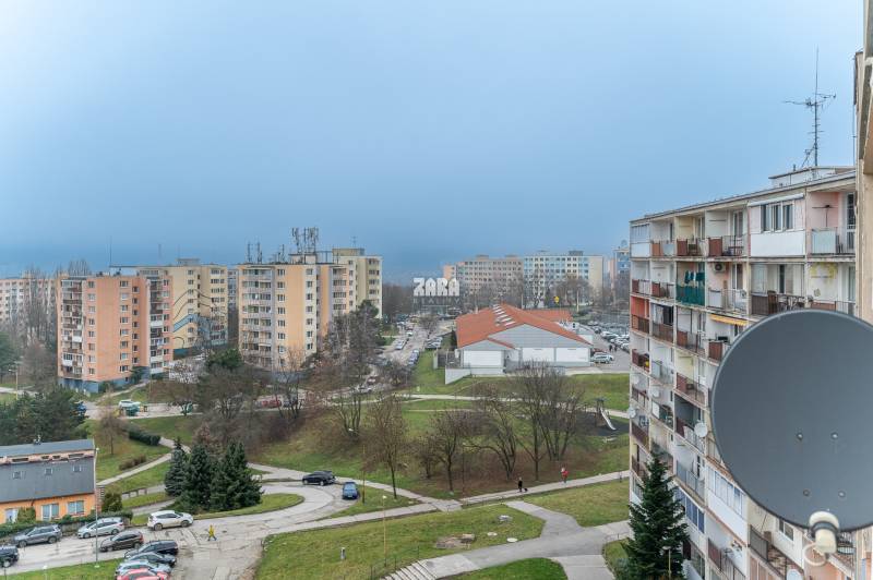 Tokajícka: Krásny 2 izb.  byt 42 m2 + loggia. Zariadený,rekonštruovaný