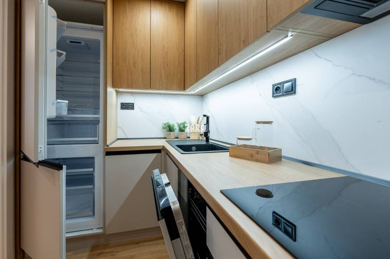 Tokajícka: Krásny 2 izb.  byt 42 m2 + loggia. Zariadený,rekonštruovaný