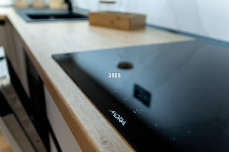 Tokajícka: Krásny 2 izb.  byt 42 m2 + loggia. Zariadený,rekonštruovaný