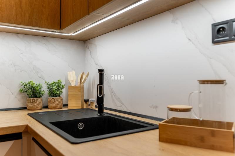 Tokajícka: Krásny 2 izb.  byt 42 m2 + loggia. Zariadený,rekonštruovaný