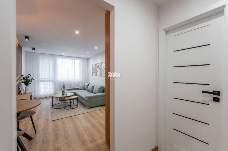 Tokajícka: Krásny 2 izb.  byt 42 m2 + loggia. Zariadený,rekonštruovaný