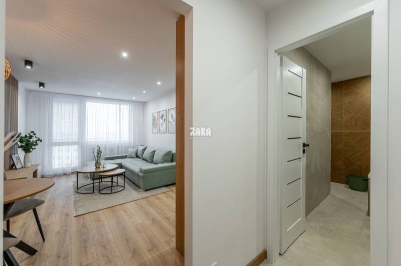 Tokajícka: Krásny 2 izb.  byt 42 m2 + loggia. Zariadený,rekonštruovaný