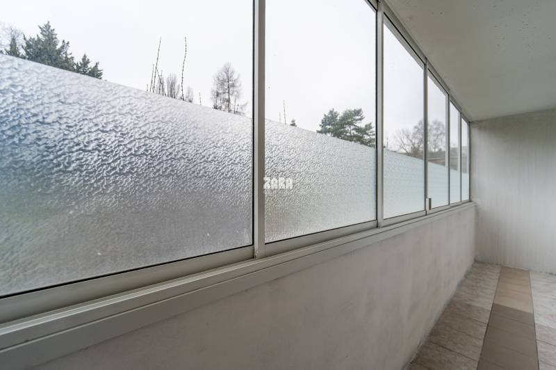 MICHALOVSKÁ:  moderný 3 izb. byt. REKONŠTRUKCIA, ZARIADENIE, LOGGIA. 