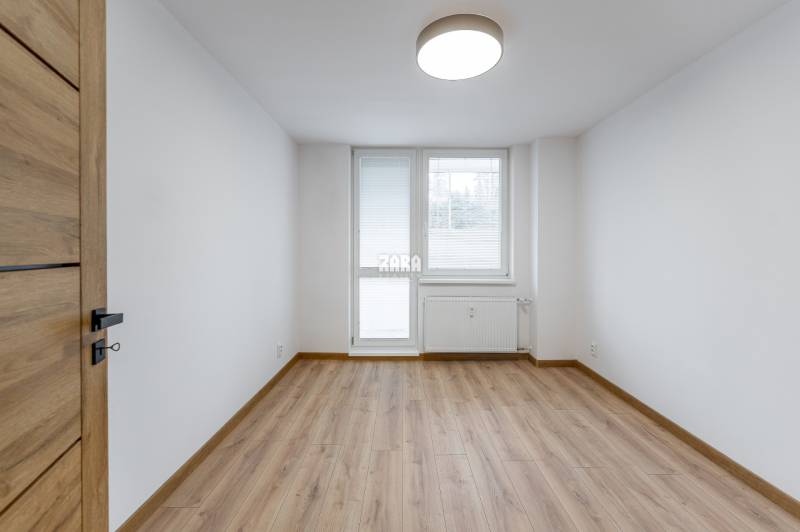 MICHALOVSKÁ:  moderný 3 izb. byt. REKONŠTRUKCIA, ZARIADENIE, LOGGIA. 