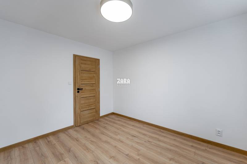 MICHALOVSKÁ:  moderný 3 izb. byt. REKONŠTRUKCIA, ZARIADENIE, LOGGIA. 