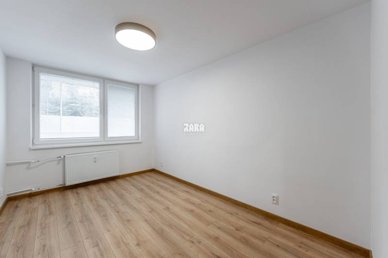 MICHALOVSKÁ:  moderný 3 izb. byt. REKONŠTRUKCIA, ZARIADENIE, LOGGIA. 