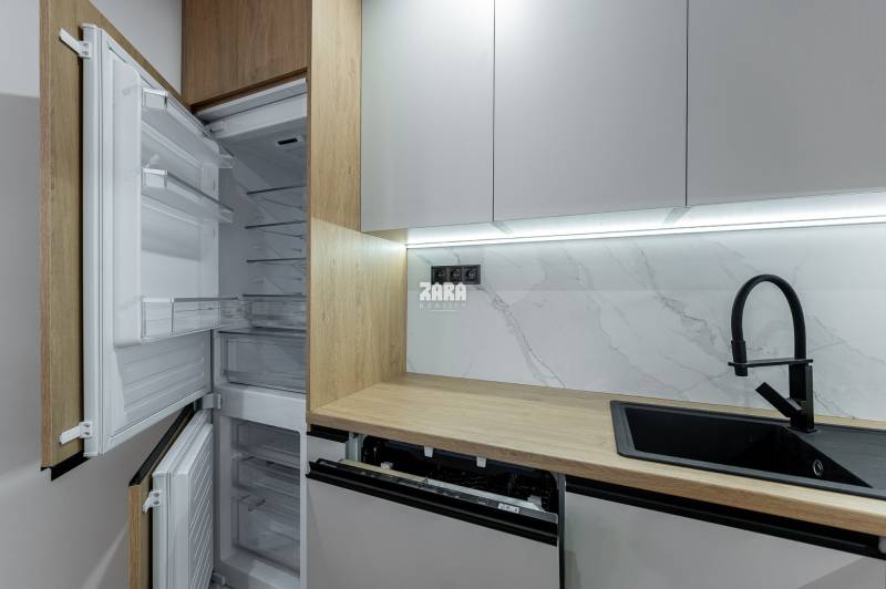 MICHALOVSKÁ:  moderný 3 izb. byt. REKONŠTRUKCIA, ZARIADENIE, LOGGIA. 