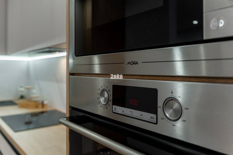 MICHALOVSKÁ:  moderný 3 izb. byt. REKONŠTRUKCIA, ZARIADENIE, LOGGIA. 