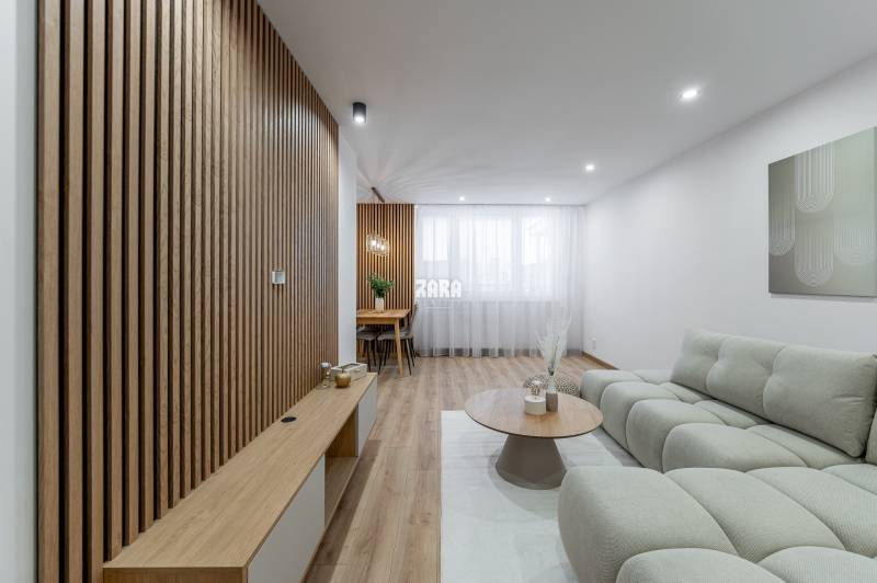 MICHALOVSKÁ:  moderný 3 izb. byt. REKONŠTRUKCIA, ZARIADENIE, LOGGIA. 