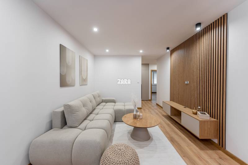 MICHALOVSKÁ:  moderný 3 izb. byt. REKONŠTRUKCIA, ZARIADENIE, LOGGIA. 