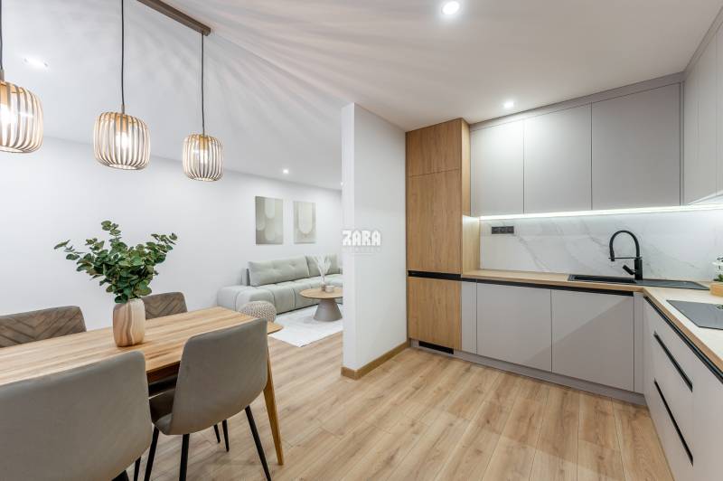 MICHALOVSKÁ:  moderný 3 izb. byt. REKONŠTRUKCIA, ZARIADENIE, LOGGIA. 