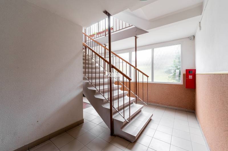 MICHALOVSKÁ:  moderný 3 izb. byt. REKONŠTRUKCIA, ZARIADENIE, LOGGIA. 